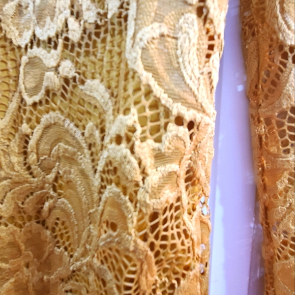 Lana Roux cropped long sleeve lace top cold shoulder size Large NWT color golden - Picture 5 of 7